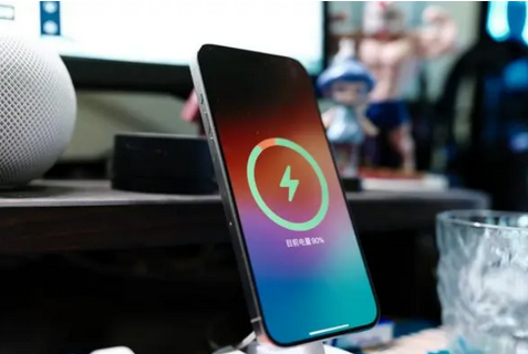 色达苹果15换屏服务分享用什么充电器给iPhone15充电更好 